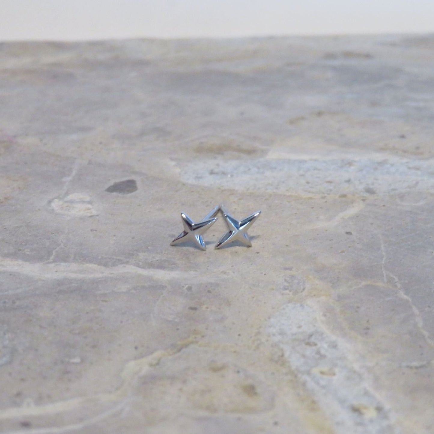 Nova Studs